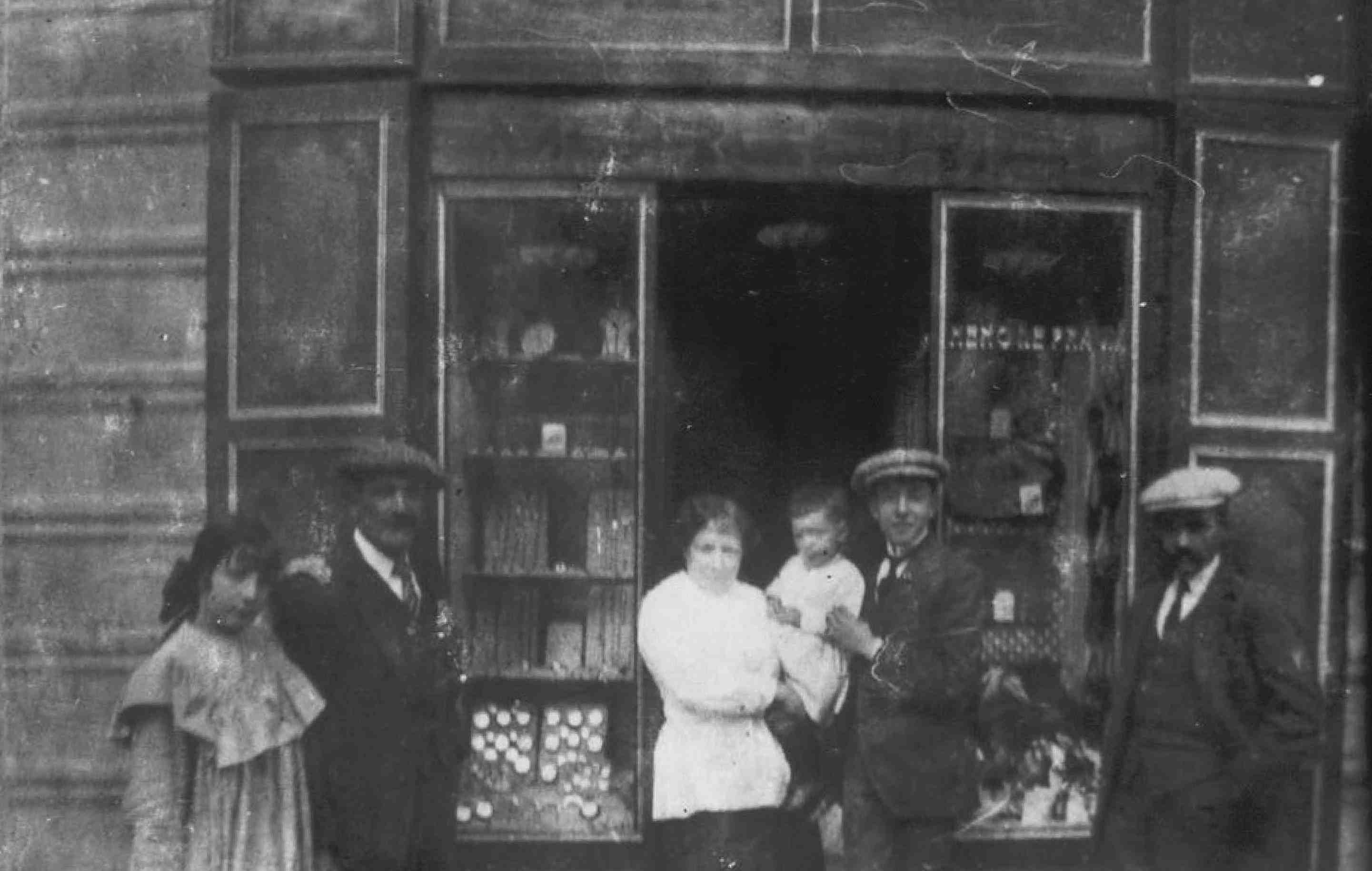 La primera tienda de ropa Barbany abre sus puertas en 1895 en Granollers.
